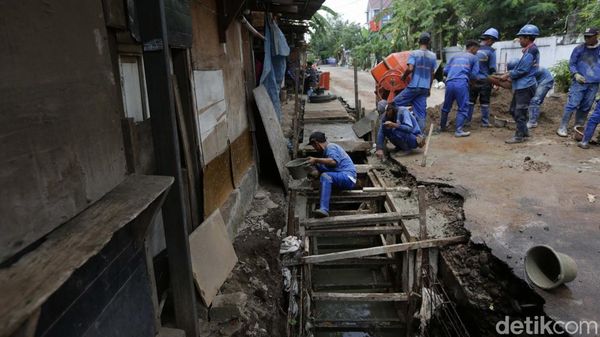 Saluran Air Buluh Perindu Diperdalam Guna Atasi Banjir
