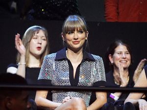 Taylor Swift Jadi Sorotan, Raih Tiga Piala dari AMAs 2022 Taylor Swift Jadi Sorotan, Raih Tiga Piala dari AMAs 2022