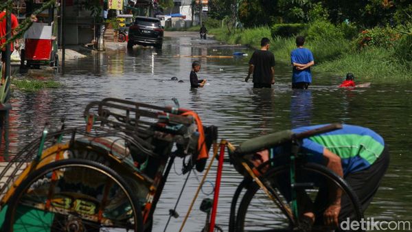 Terkini! Foto-foto Banjir di Tangerang