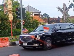 Gagahnya The Beast Joe Biden Menarik Perhatian di Jalanan Nusa Dua