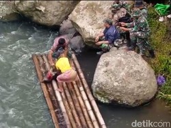 Ritual Warga Torut Potong Babi Bantu Cari Babinsa Hilang 6 Hari di Sungai