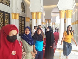Kemegahan Masjid Sheikh Zayed Bikin Warga Solo Berdecak Kagum