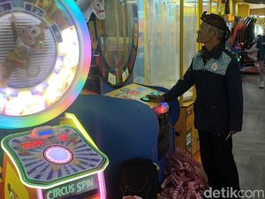 Alasan Abah Empit Mainkan Arcade di Usia Senja Alasan Abah Empit Mainkan Arcade di Usia Senja