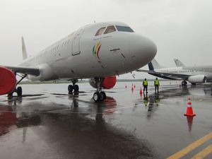 TNI Jaga Ketat Bandara Juanda Tempat Parkir 17 Pesawat Delegasi KTT G20 TNI Jaga Ketat Bandara Juanda Tempat Parkir 17 Pesawat Delegasi KTT G20