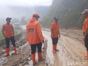 Longsor di Agam, Jalur Padang-Bukittinggi Ditutup Longsor di Agam, Jalur Padang-Bukittinggi Ditutup