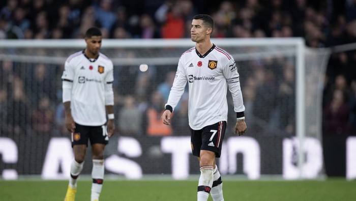 BIRMINGHAM, ENGLAND - NOVEMBER 06: Cristiano Ronaldo and Marcus Rashford of Manchester United during the Premier League match between Aston Villa and Manchester United at Villa Park on November 6, 2022 in Birmingham, United Kingdom. (Photo by Visionhaus/Getty Images)