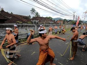 Besok Disahkan, RKUHP Ancam Pidana bagi Pelanggar Hukum Adat Besok Disahkan, RKUHP Ancam Pidana bagi Pelanggar Hukum Adat
