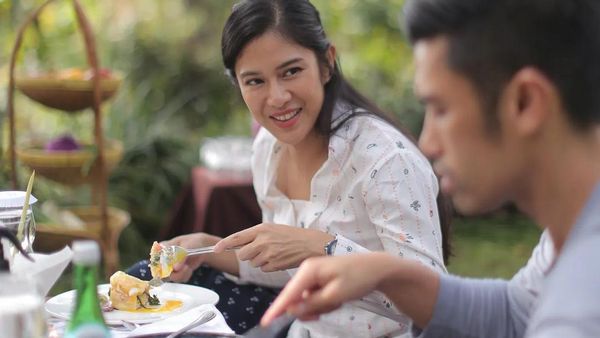 Dian Sastro, Aktris yang Awet Cantik dan Hobi Kulineran Bareng Teman