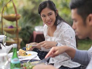 Dian Sastro, Aktris yang Awet Cantik dan Hobi Kulineran Bareng Teman Dian Sastro, Aktris yang Awet Cantik dan Hobi Kulineran Bareng Teman