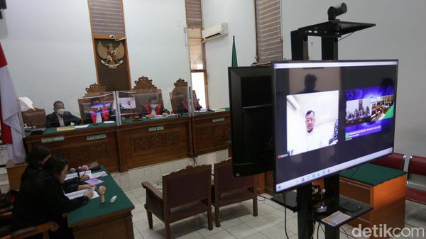 Eks Presiden ACT Jalani Sidang Perdana