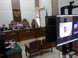 Eks Presiden ACT Jalani Sidang Perdana