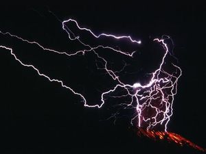 Menanti Kabar Penyebab Langit Bandung Gelap Gulita 1982 dari Radio