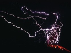 Menanti Kabar Penyebab Langit Bandung Gelap Gulita 1982 dari Radio