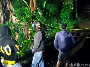 Tiga Pemotor di Tasik Terseret Longsor Saat Jembatan Cibalong Ambrol