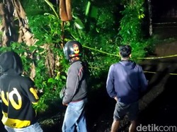 Tiga Pemotor di Tasik Terseret Longsor Saat Jembatan Cibalong Ambrol