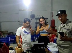 iPhone Turis AS Hilang di Bar Bali, Untung Ketemu di Jasa Ekspedisi!