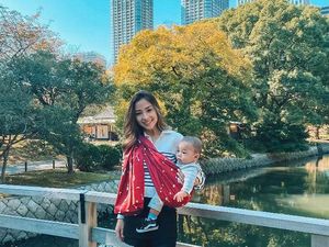 Ikuti Gaya Nikita Willy yang Kece Pakai Gendongan Modern, Ini Caranya