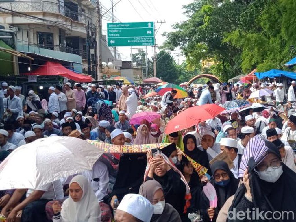 3 Makam Keturunan Habib Ali di Masjid Ar Riyadh Solo dan Rutenya 3 Makam Keturunan Habib Ali di Masjid Ar Riyadh Solo dan Rutenya