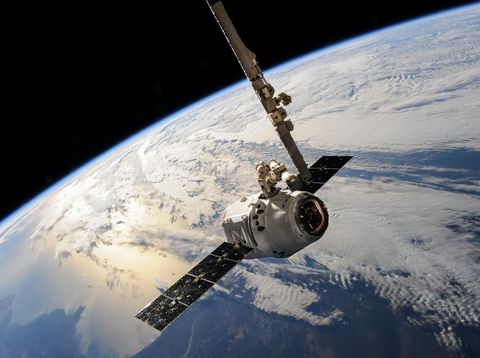 Ilustrasi roket satelit