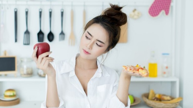 Tanda-tanda punya hubungan buruk dengan makanan