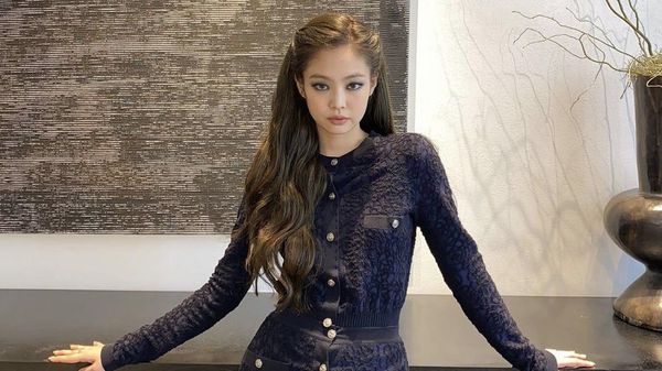 6 Potret Body Goals Jennie BLACKPINK, Ternyata Resepnya Diet Garam