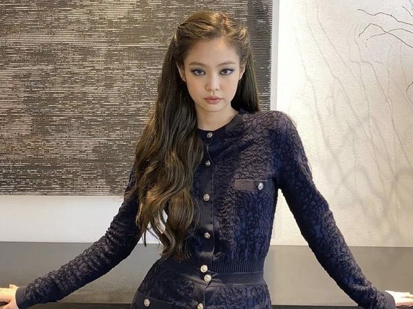 6 Potret Body Goals Jennie BLACKPINK, Ternyata Resepnya Diet Garam