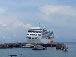 Kapal Pesiar Oceania Regatta Merapat di Celukan Bawang-Bawa 338 Turis