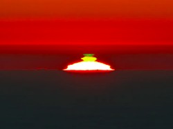 Super Sulit, Melihat Kilatan Hijau Saat Matahari Terbenam