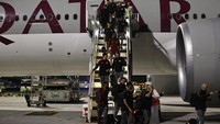 Tim tuan rumah Qatar pun juga sudah menjejakkan kakinya di Doha pada Minggu, (13/11/2022). Menurut jadwal, Piala Dunia 2022 Qatar akan mulai bergulir pada 20 November sampai 18 Desember mendatang.