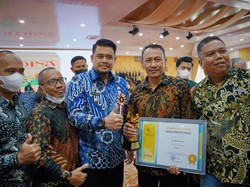 Jaga Iklim Investasi, Walkot Medan Dapat Penghargaan Siddhakarya Sumut