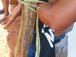 Pencuri Sekarung Gabah Diikat di Tiang