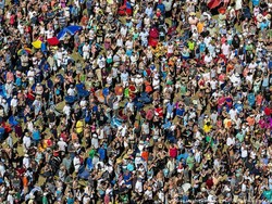 Populasi Manusia 8 Miliar, Orang Terkaya Kuasai Dunia