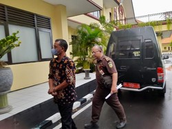 Tilep Duit Desa, Pjs Kelian Adat Pengastulan Nginap di Hotel Prodeo