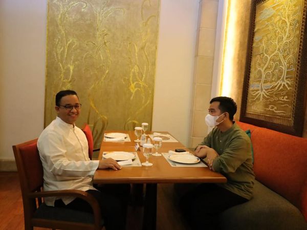 Potret Anies dan Gibran Sarapan Bareng di Solo
