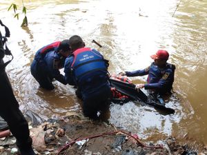 Mayat Wanita Ditemukan di Ciliwung Bogor, Polisi: Tak Ada Tanda Pembunuhan Mayat Wanita Ditemukan di Ciliwung Bogor, Polisi: Tak Ada Tanda Pembunuhan