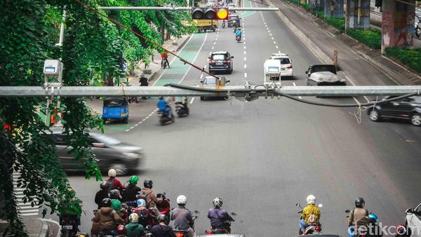 Potret Pengendara Langgar Lalin Meski Diplototi ETLE Potret Pengendara Langgar Lalin Meski Diplototi ETLE