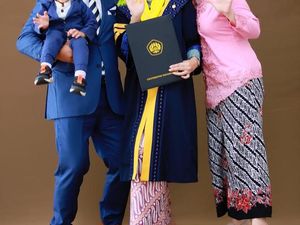 10 Potret Wisuda Atalia Praratya, Biar Enggak Ada Klaim Ijazah Palsu