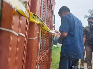 Jasad 4 Orang di Kalideres Diserahkan ke Keluarga Usai Pemeriksaan Forensik Jasad 4 Orang di Kalideres Diserahkan ke Keluarga Usai Pemeriksaan Forensik
