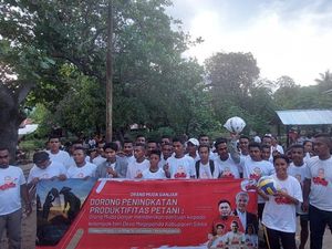 Relawan Ganjar Bagikan Benih Padi ke Kelompok Tani di Kabupaten Sikka