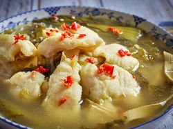 Resep Sup Gurame Sawi Asin dan Cabe yang Pedas Segar untuk Makan Siang
