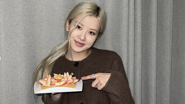 Rose BLACKPINK Hobi Bikin Kue, Ini 10 Keseruannya Saat Baking
