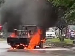 Sempat Mogok, Mobil Pikap Terbakar di By Pass Ida Bagus Mantra