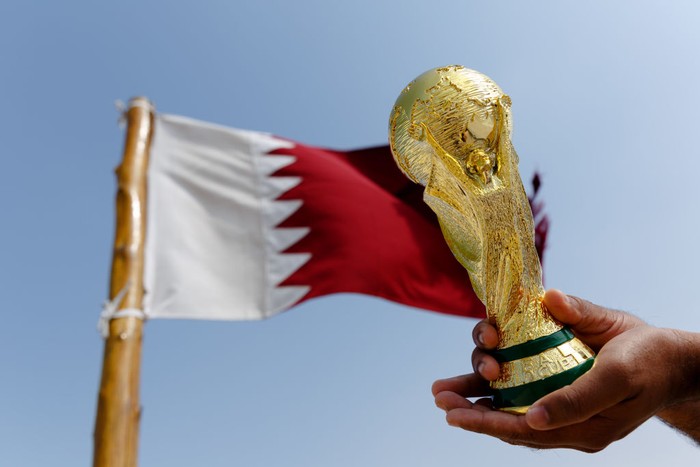 Serba-serbi Piala Dunia 2022 DOHA, QATAR - NOVEMBER 14: Images of Gareth Bale of Wales, Hassan Al-Haydos of Qatar and the FIFA World Cup trophy are seen on sky scrapers in the West Bay area ahead of the FIFA World Cup Qatar 2022 on November 14, 2022 in Doha, Qatar. (Photo by Catherine Ivill/Getty Images)