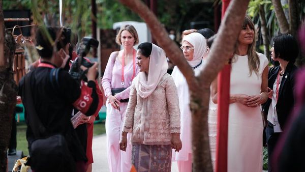 7 Gaya Iriana Jokowi Selama KTT G20, Ada yang Jadi Meme, Bikin Kaesang Marah