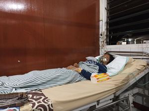 Cerita Sugiati, Korban Tertabrak KA yang Diberitakan Tewas Ternyata Masih Hidup Cerita Sugiati, Korban Tertabrak KA yang Diberitakan Tewas Ternyata Masih Hidup