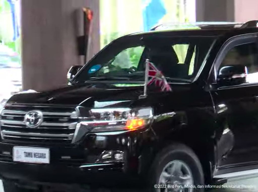 Yang Lain Pakai Sedan dan Limosin, PM Inggris Naik Land Cruiser di Bali Yang Lain Pakai Sedan dan Limosin, PM Inggris Naik Land Cruiser di Bali