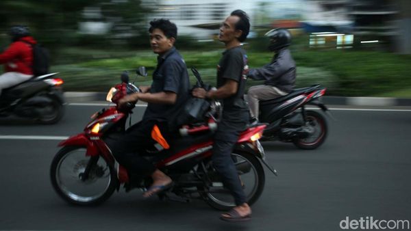 Waduh! Banyak Pemotor Tanpa Helm Berkeliaran di Jalan