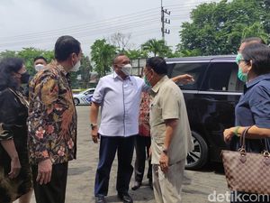 Soal Kenaikan UMP 2023, Wamenaker Minta Buruh Tak Paksakan Kehendak Soal Kenaikan UMP 2023, Wamenaker Minta Buruh Tak Paksakan Kehendak