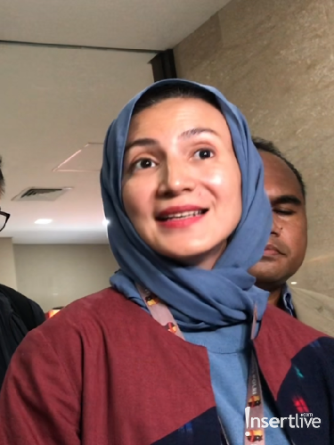 Wanda Hamidah dan kuasa hukumnya