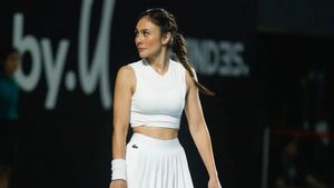 Body Goals Wulan Guritno Bikin Salfok, Tetap Fit di Usia 41